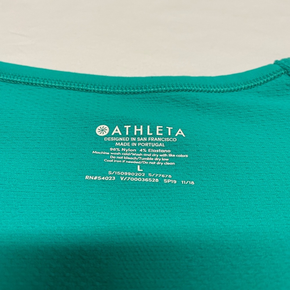 Athleta Ruched Yoga Tee - Picture 3 of 3